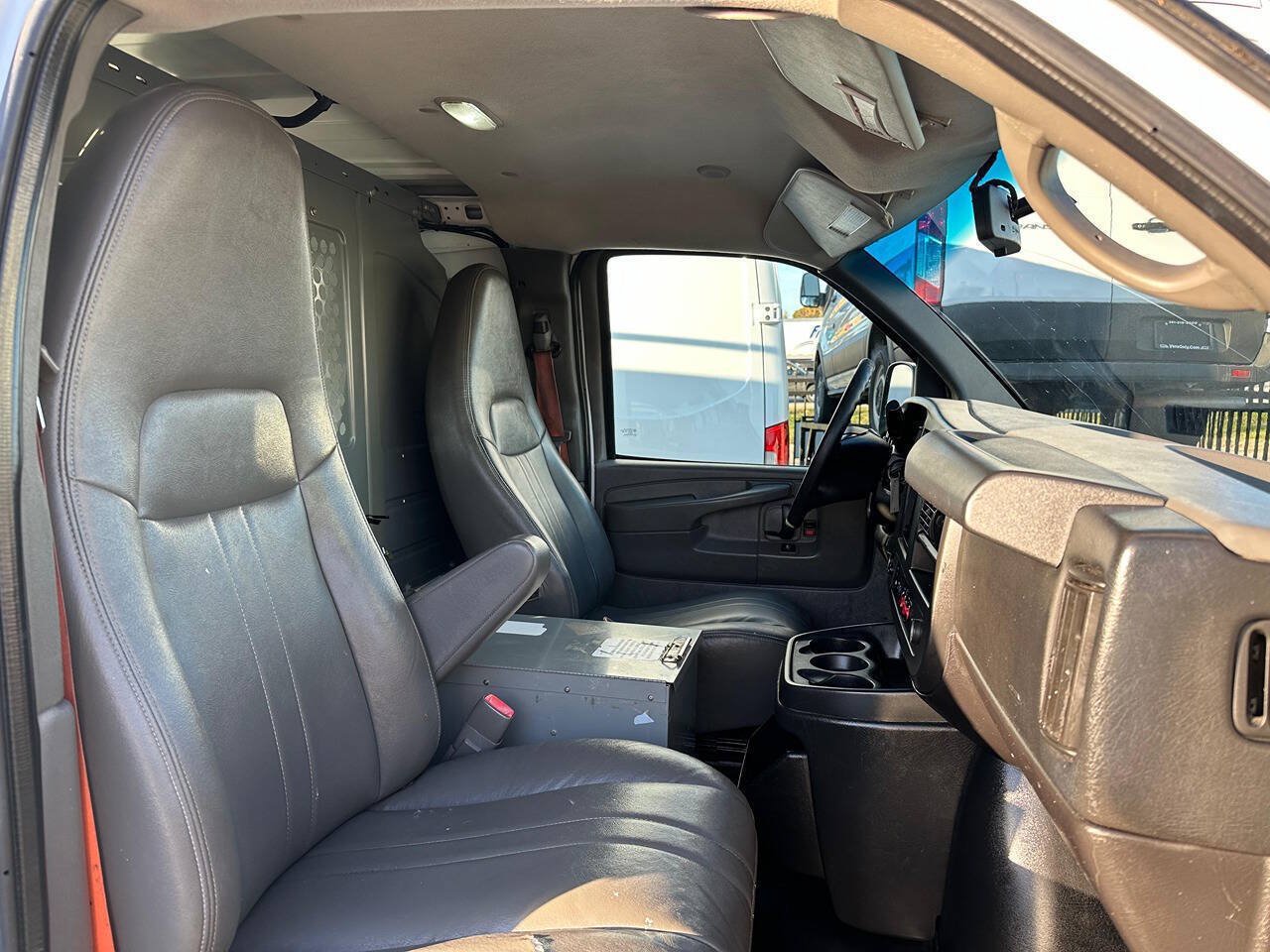 Used 2014 Chevrolet Express 2500 RWD image 9