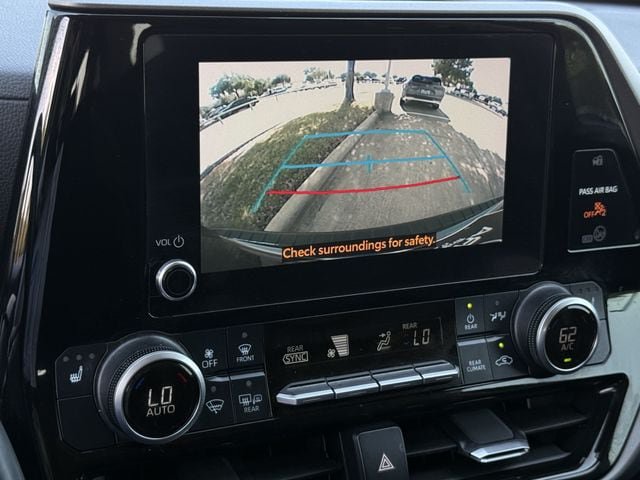 Used 2023 Toyota Highlander XLE FWD image 18