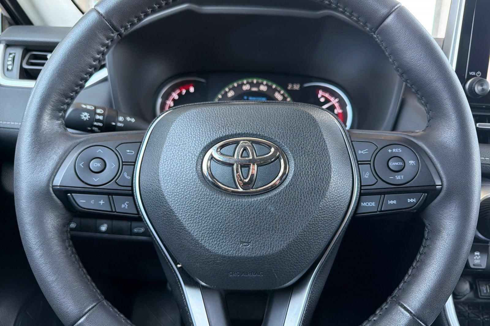 Used 2025 Toyota RAV4 XLE Premium w/ Weather Package AWD/4WD image 29