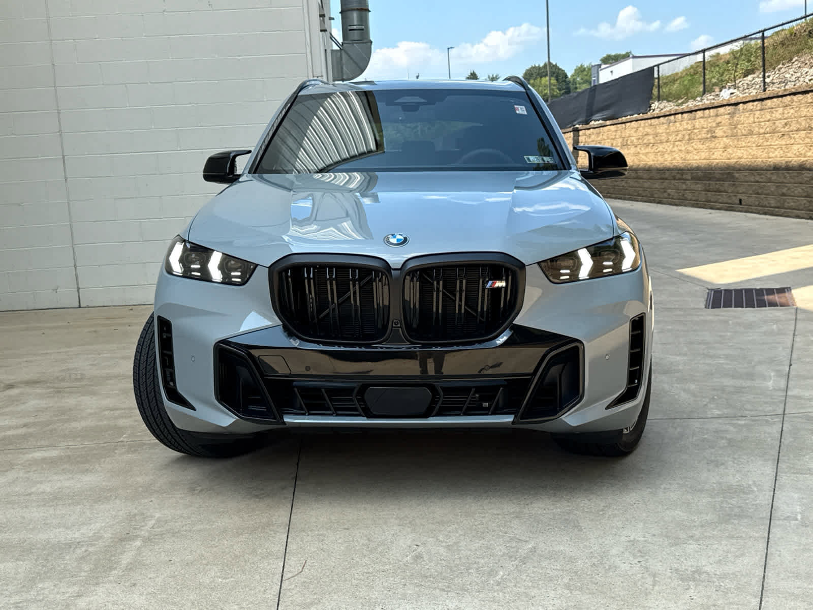 New 2026 BMW X5 M60i w/ Executive Package image 2