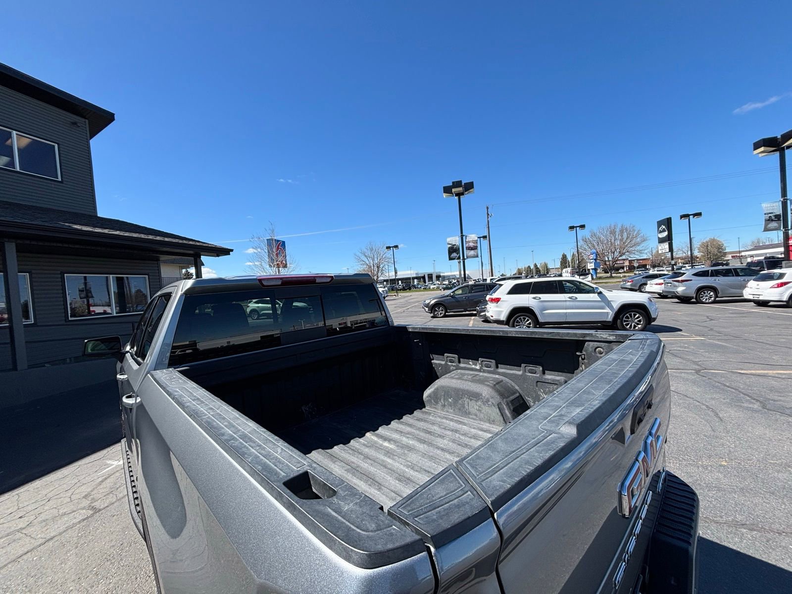 Used 2024 GMC Sierra 1500 AT4 w/ AT4 Premium Package image 10