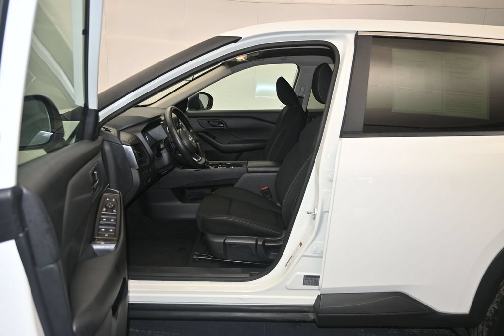 Used 2024 Nissan Rogue S FWD image 20
