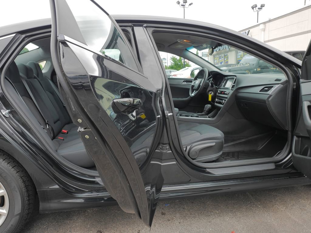 Used 2019 Hyundai Sonata SE w/ Cargo Package FWD image 10