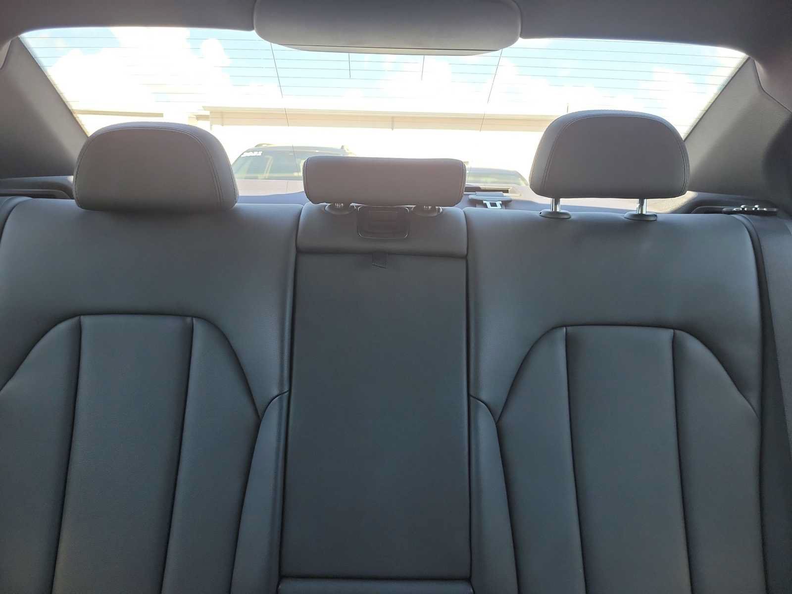 Used 2019 BMW 330i Sedan w/ M Sport Package RWD image 5