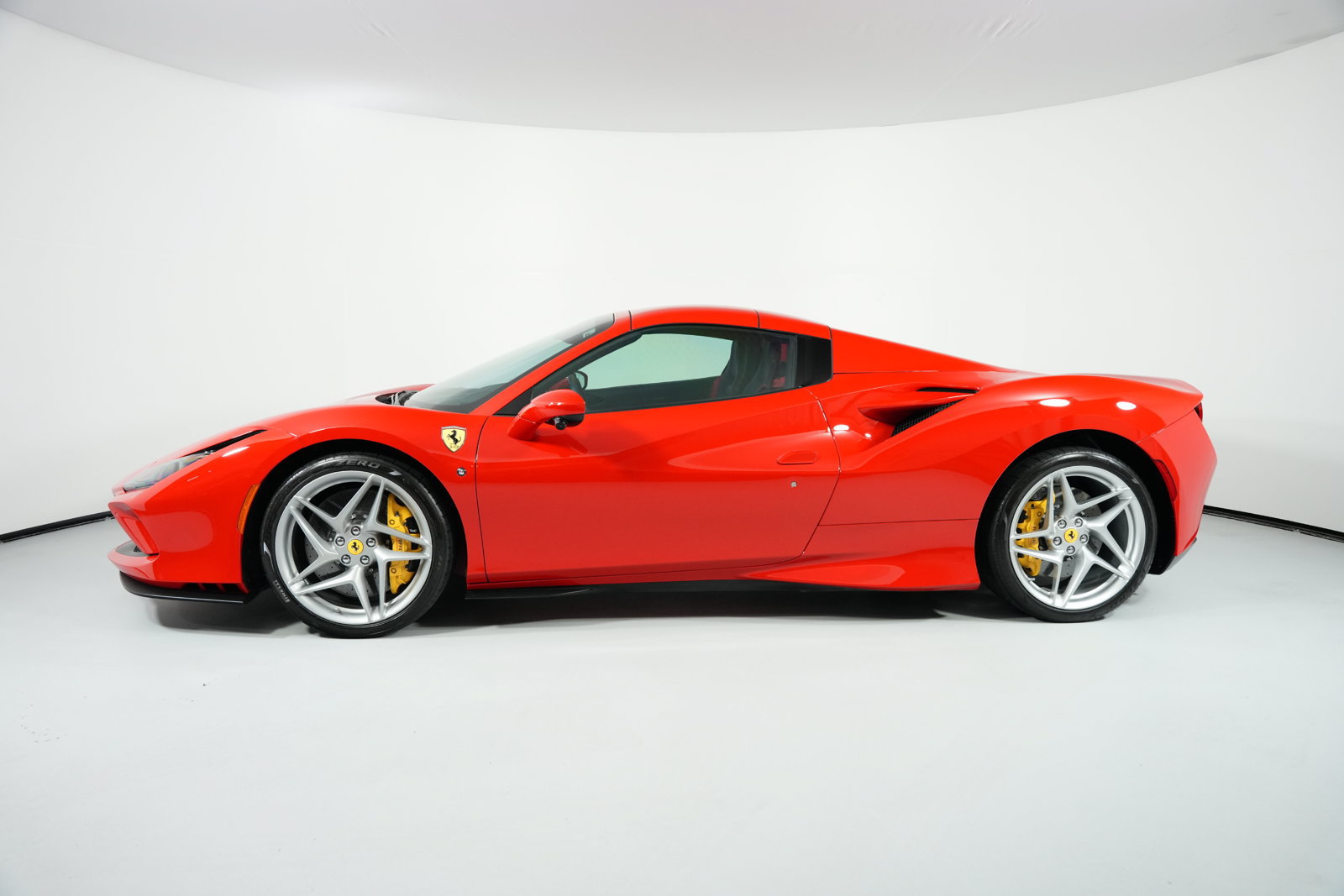 Used 2022 Ferrari F8 Spider RWD image 8