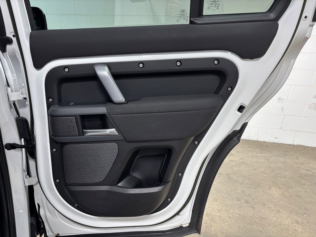 Used 2023 Land Rover Defender 110 X-Dynamic SE image 40