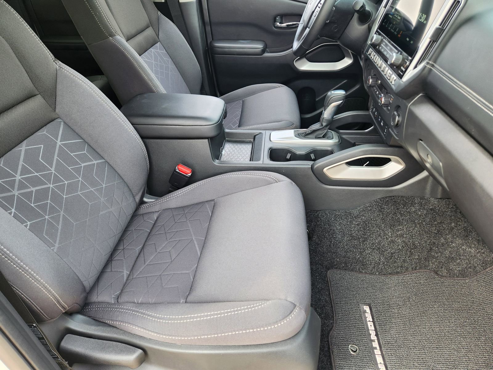 Used 2025 Nissan Frontier SV w/ SV Convenience Package image 17