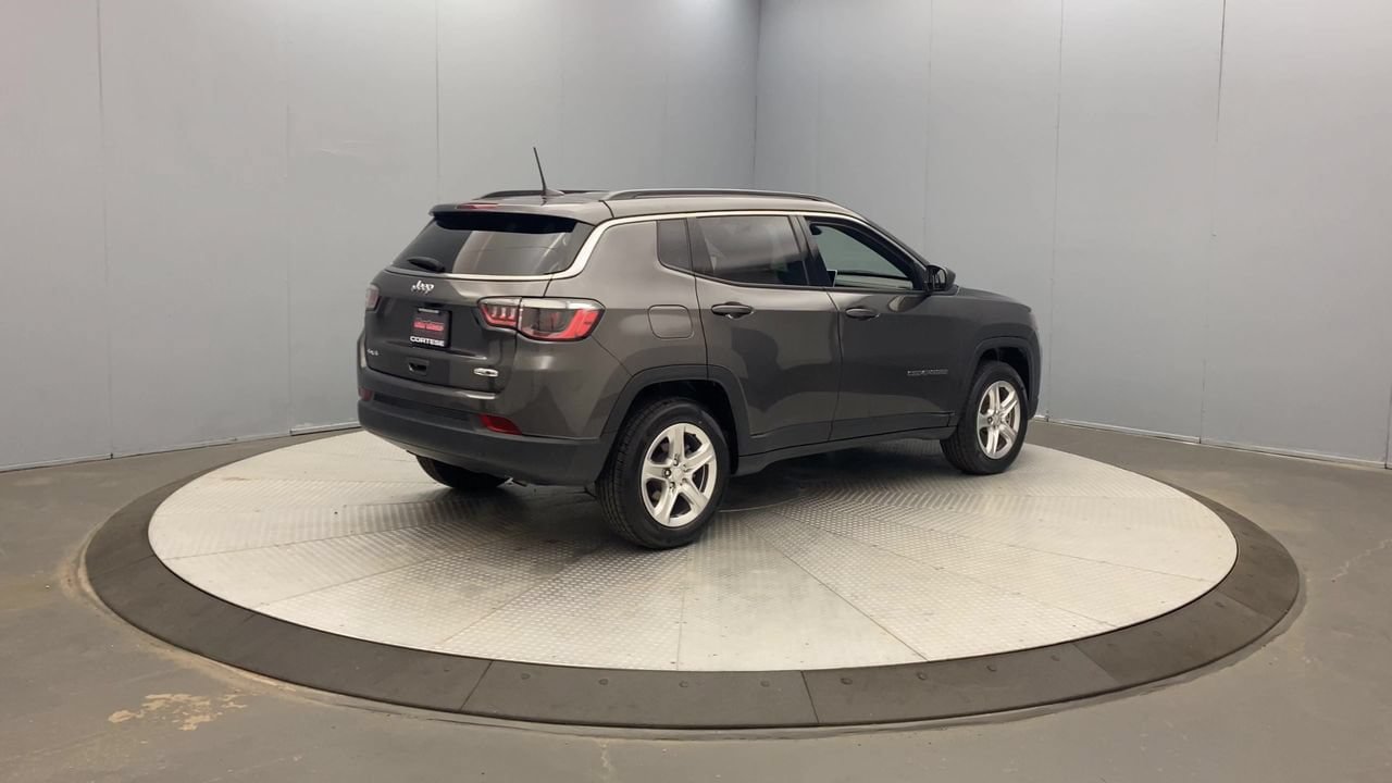 Used 2023 Jeep Compass Latitude w/ Convenience Group AWD/4WD image 5