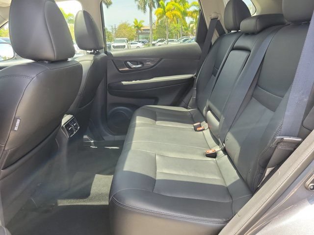 Used 2018 Nissan Rogue SL w/ Premium Package FWD image 8