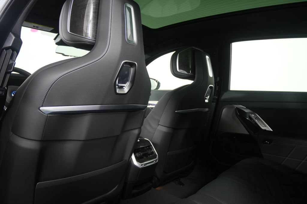 Used 2026 BMW i7 eDrive50 w/ M Sport Package RWD image 16