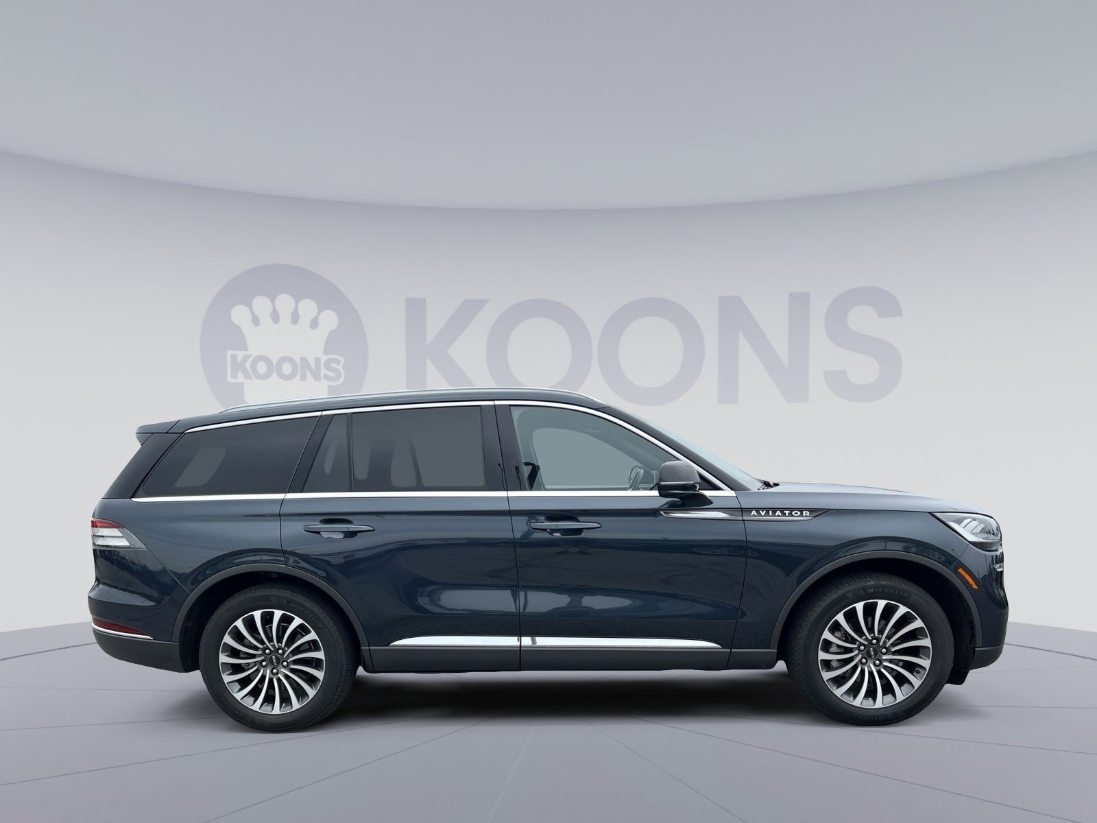 Used 2023 Lincoln Aviator Reserve w/ Elements Package Plus AWD/4WD image 17