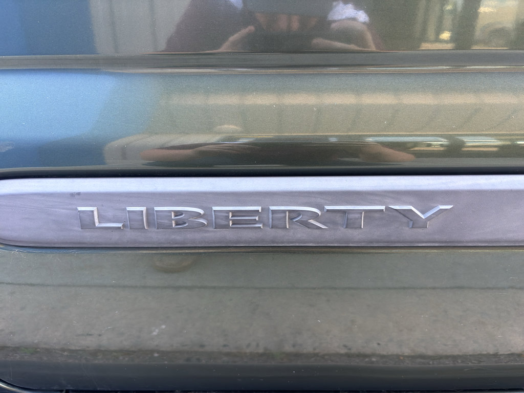 Used 2007 Jeep Liberty Sport AWD/4WD image 28