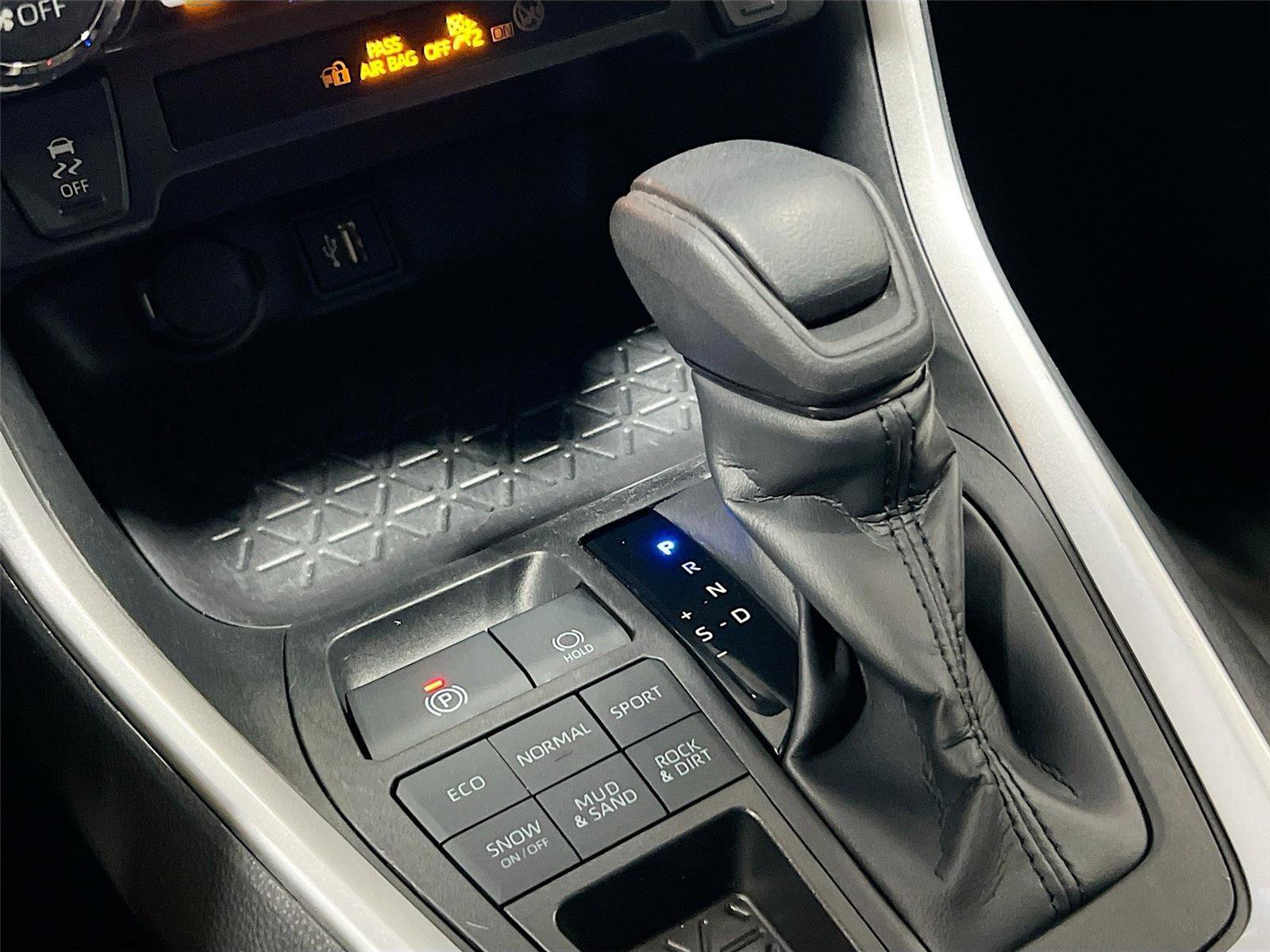 Used 2025 Toyota RAV4 XLE image 11