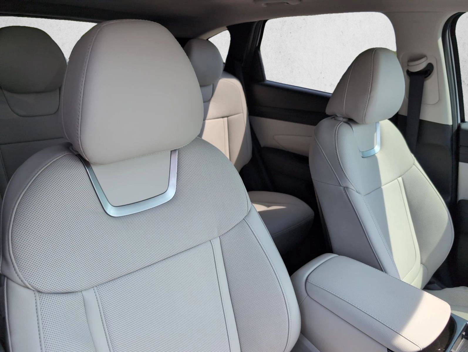 New 2026 Hyundai Tucson Limited FWD image 28