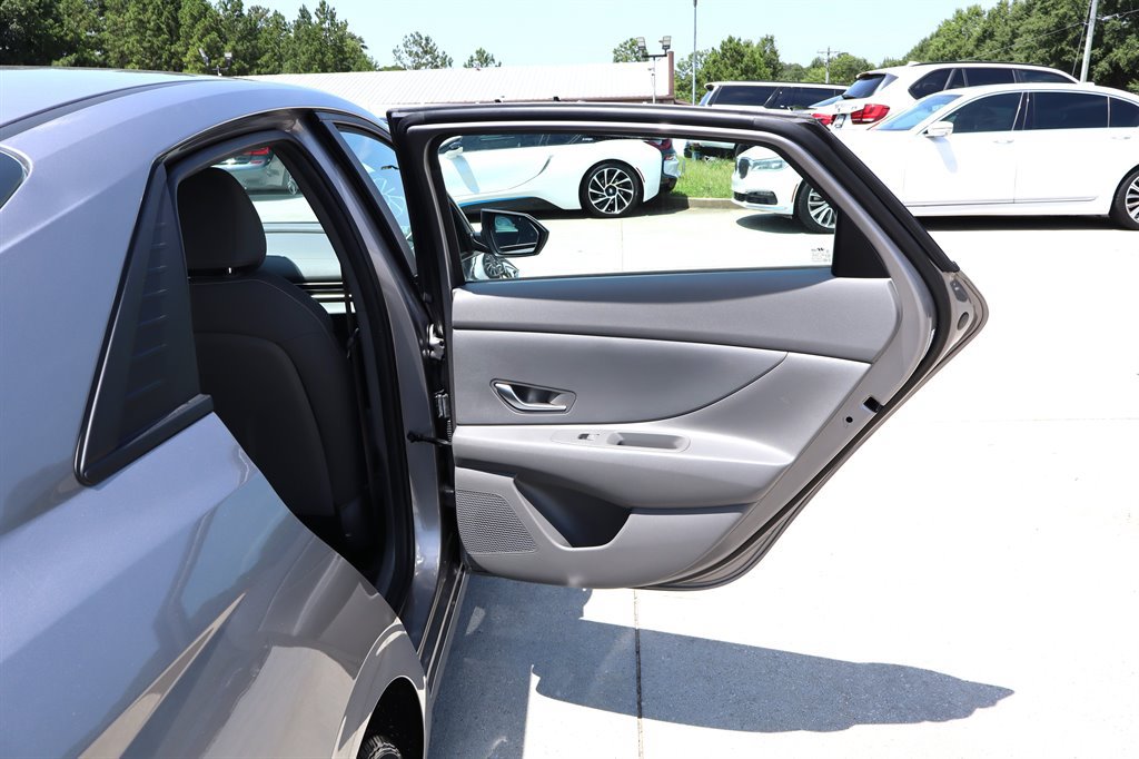 Used 2023 Hyundai Elantra SEL FWD image 40