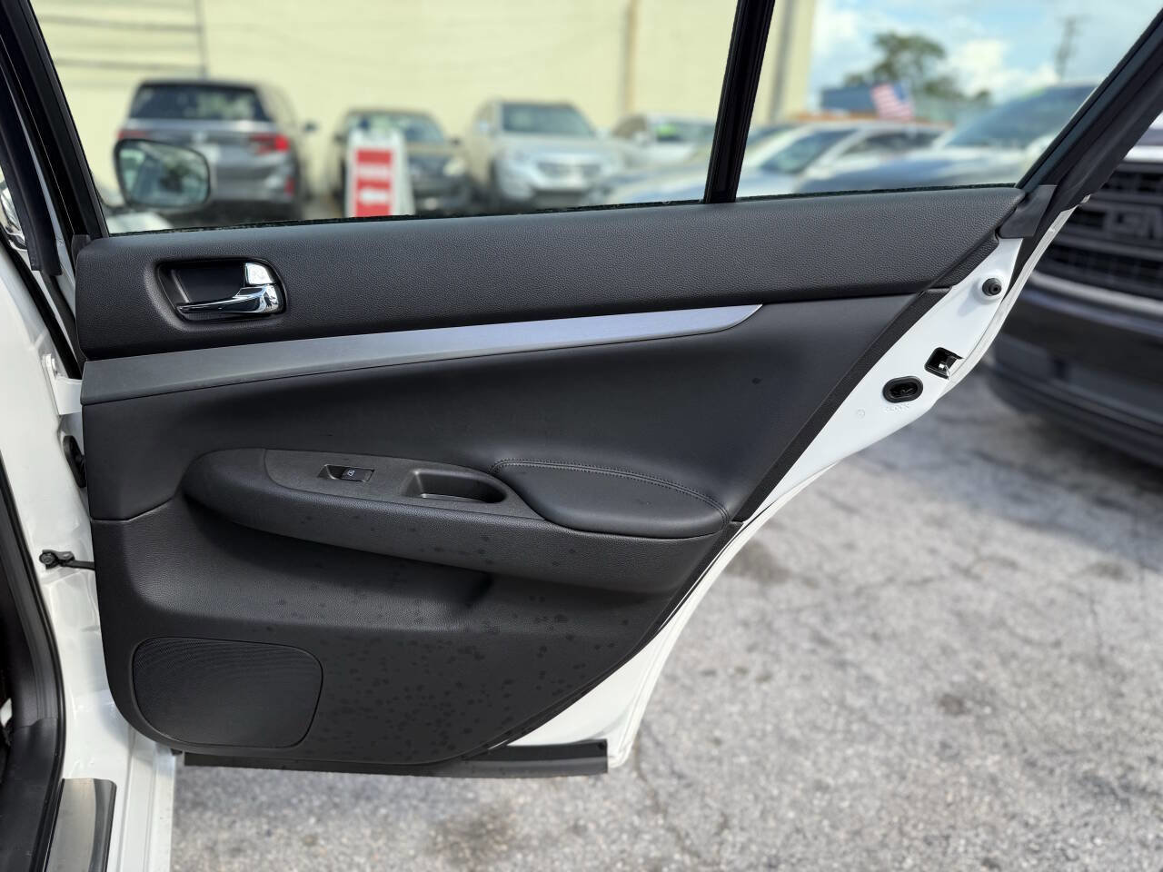 Used 2015 INFINITI Q40 w/ Moonroof Package image 24