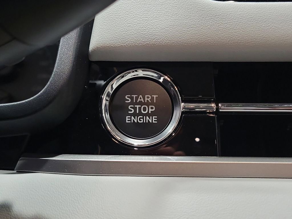 New 2026 Mitsubishi Outlander SE image 16