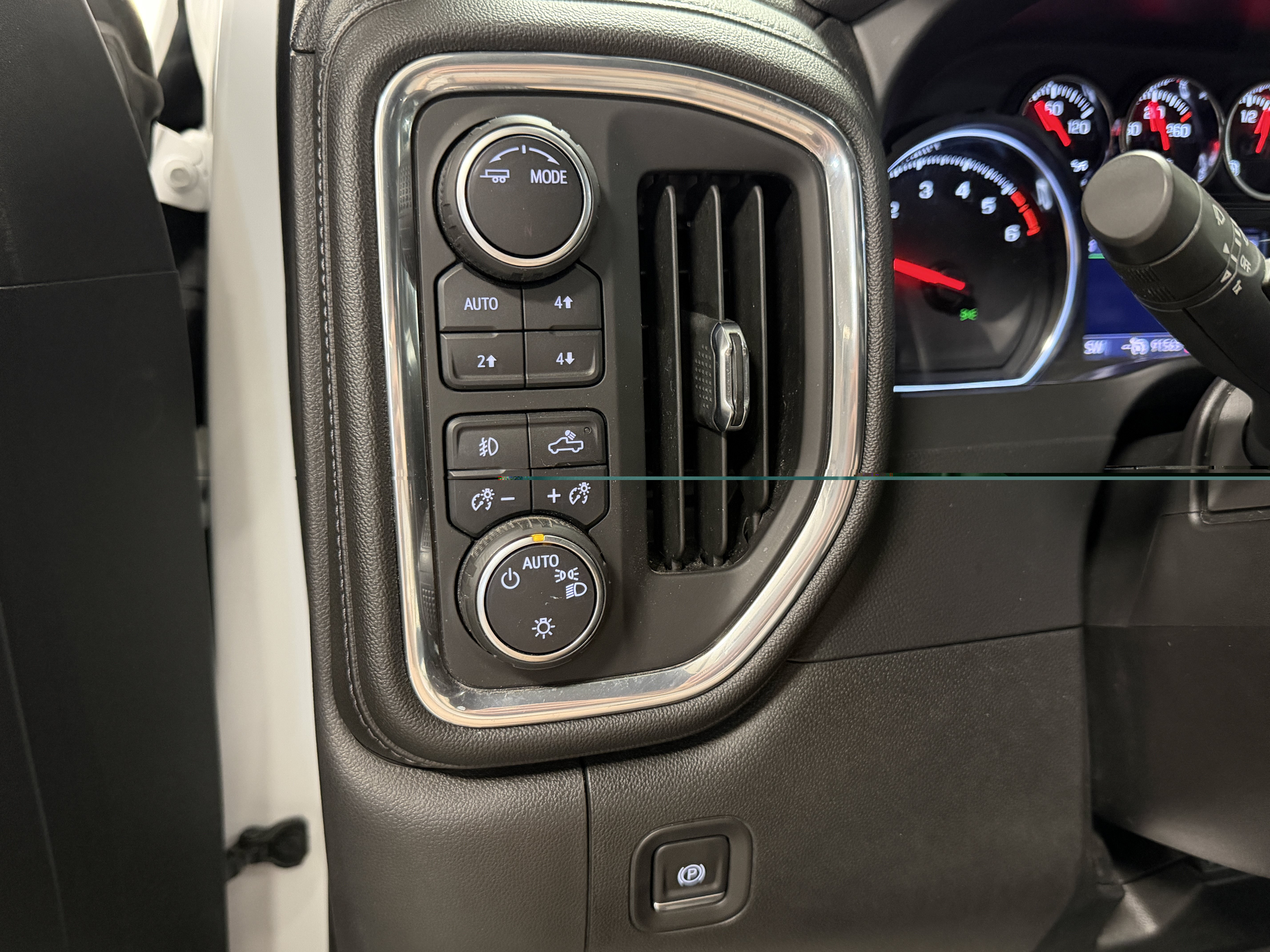 Used 2021 Chevrolet Silverado 1500 RST w/ Convenience Package II AWD/4WD image 16