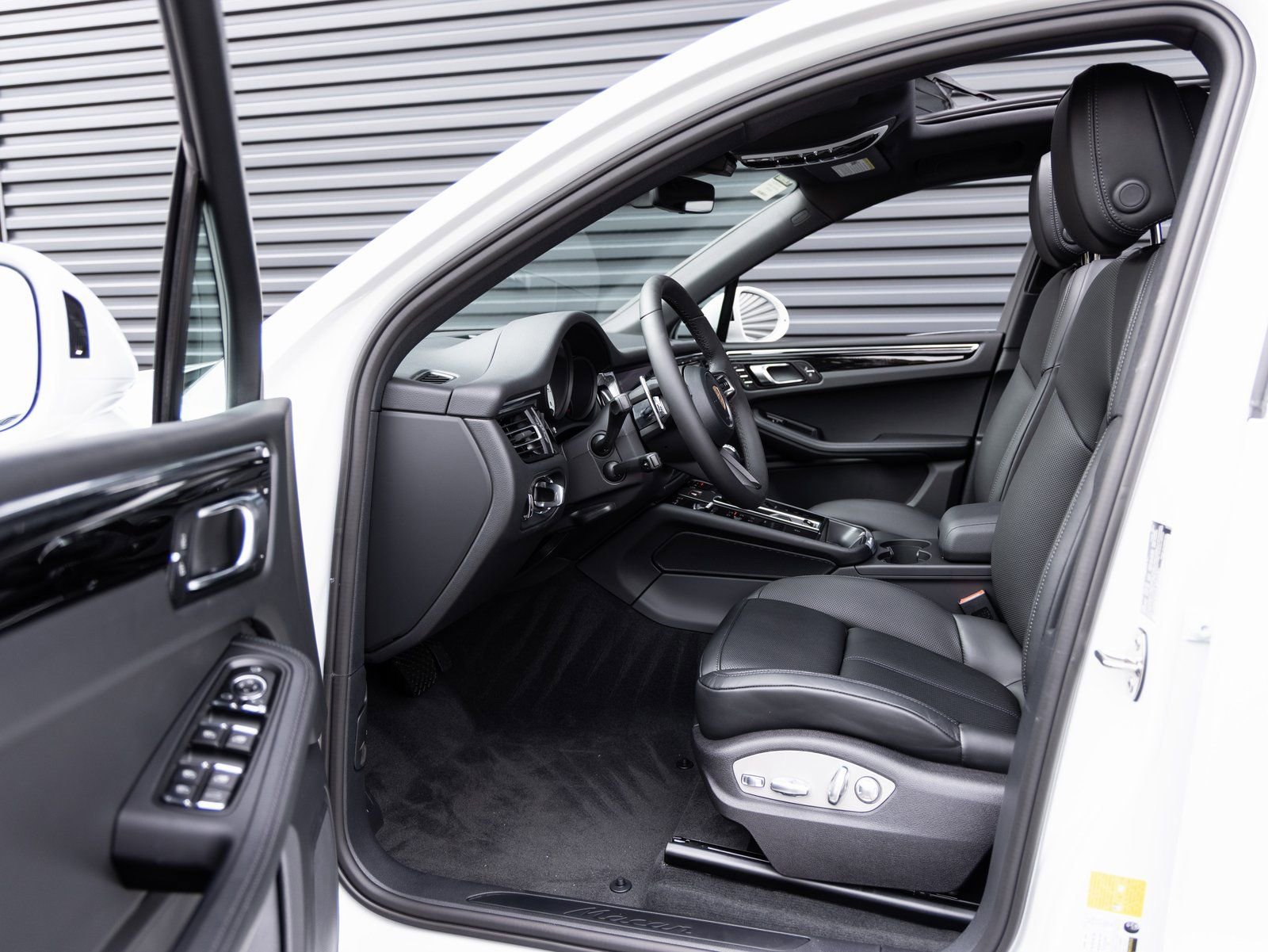 Certified 2026 Porsche Macan image 23