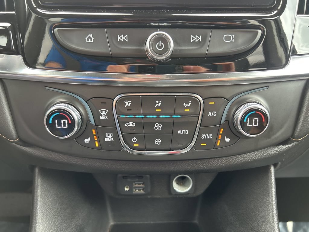 Used 2021 Chevrolet Traverse LT w/ LT Premium Package FWD image 38