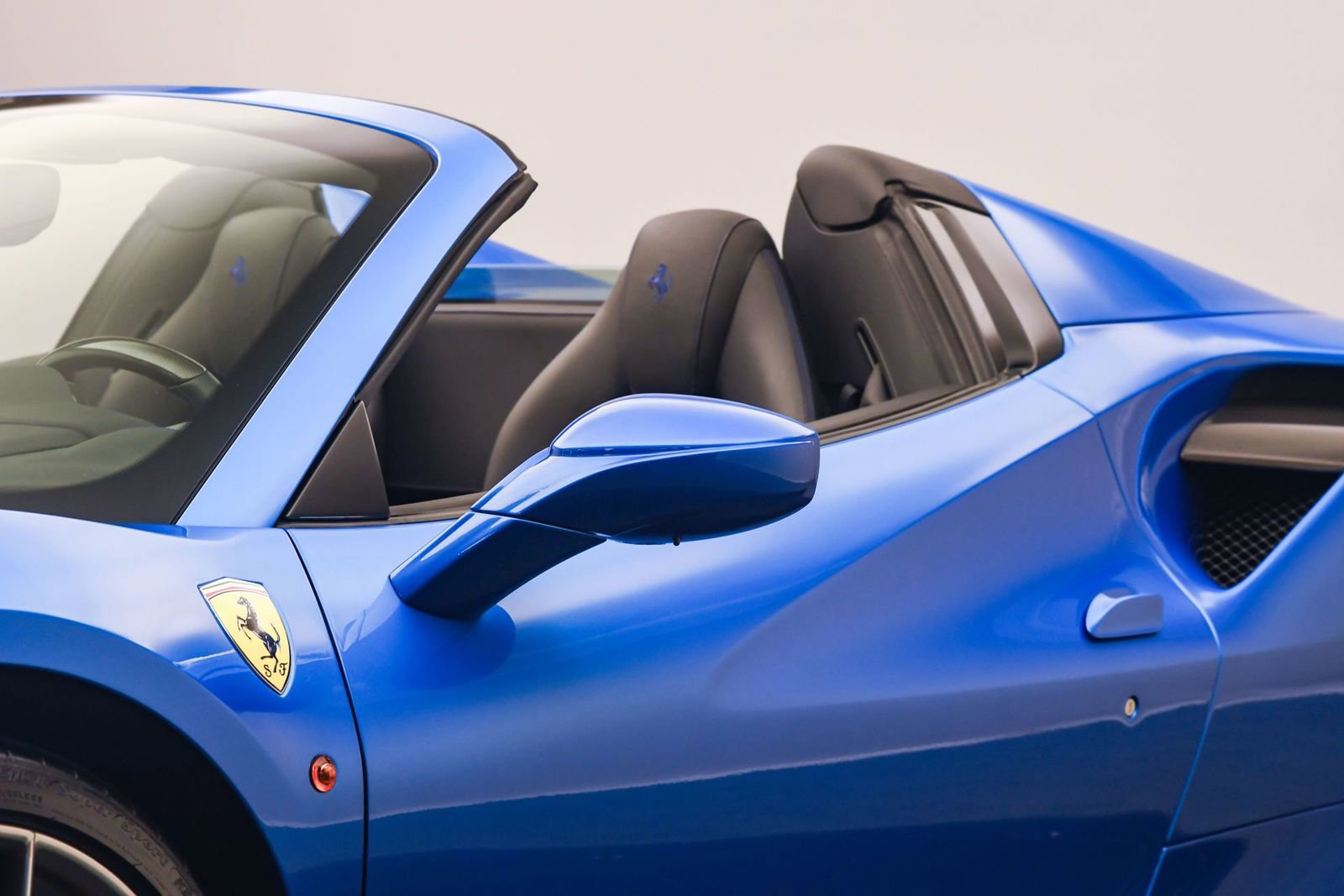 Used 2018 Ferrari 488 Spider Blu Corsa image 10