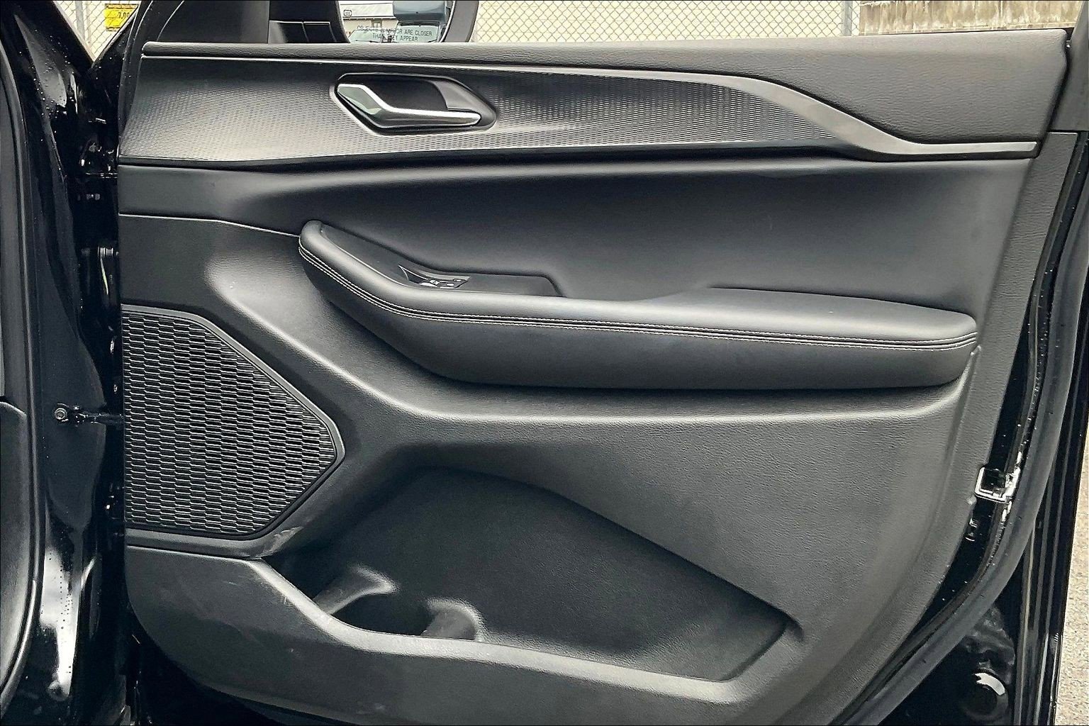 Used 2025 Jeep Grand Cherokee Laredo X w/ Luxury Tech Group I image 24