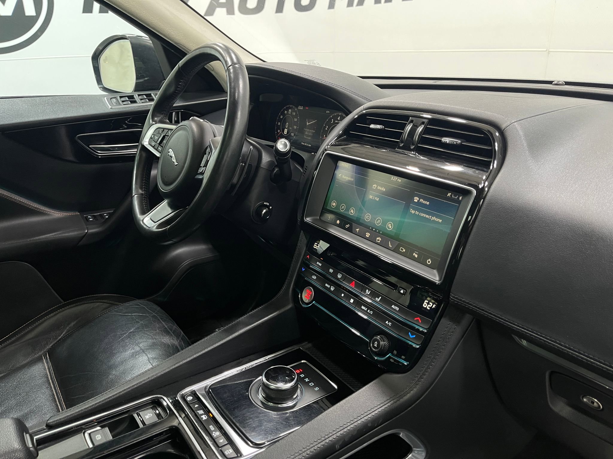 Used 2019 Jaguar F-PACE Prestige image 22