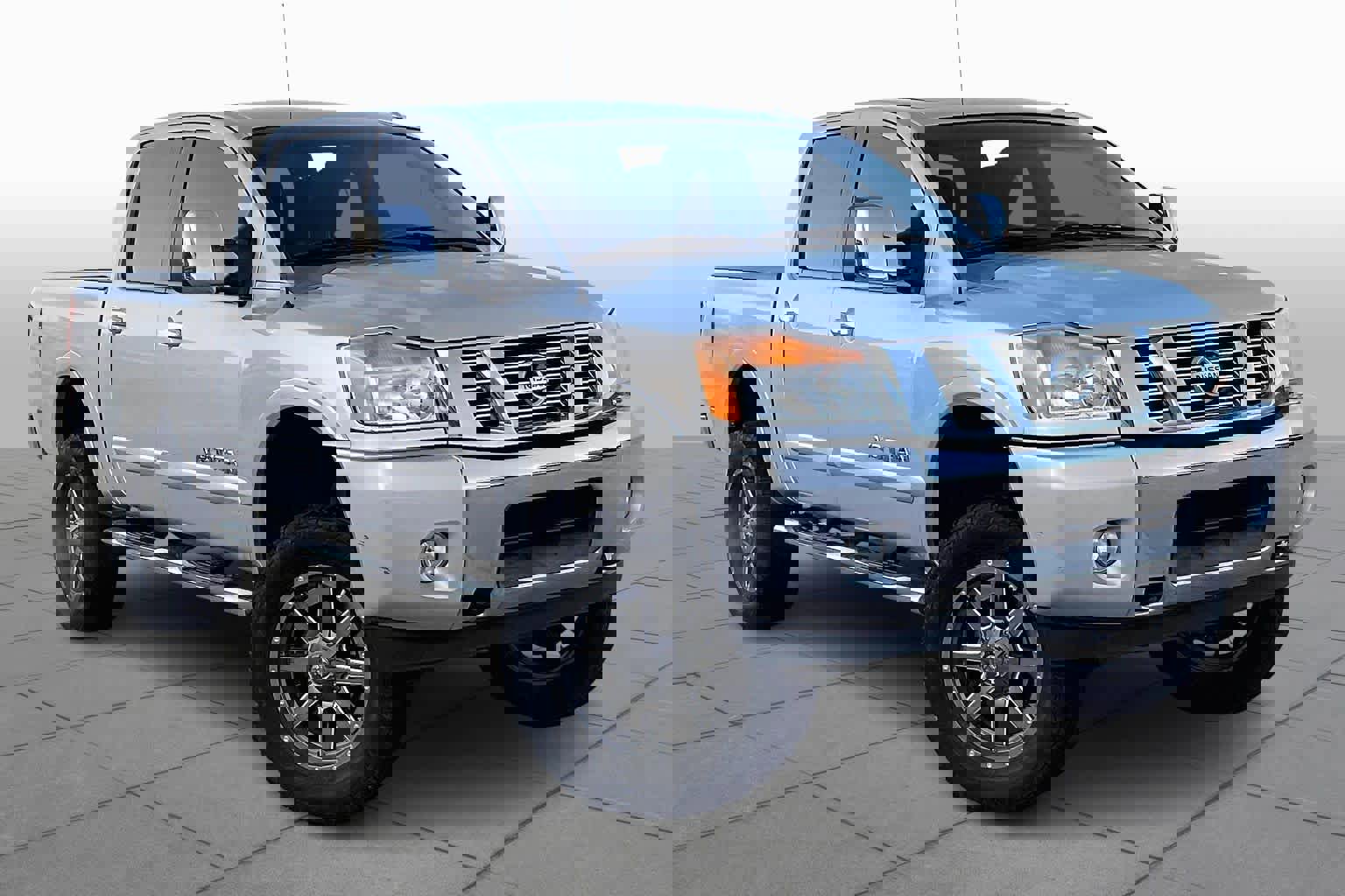 Used 2015 Nissan Titan SL w/ SL Moonroof Package image 3
