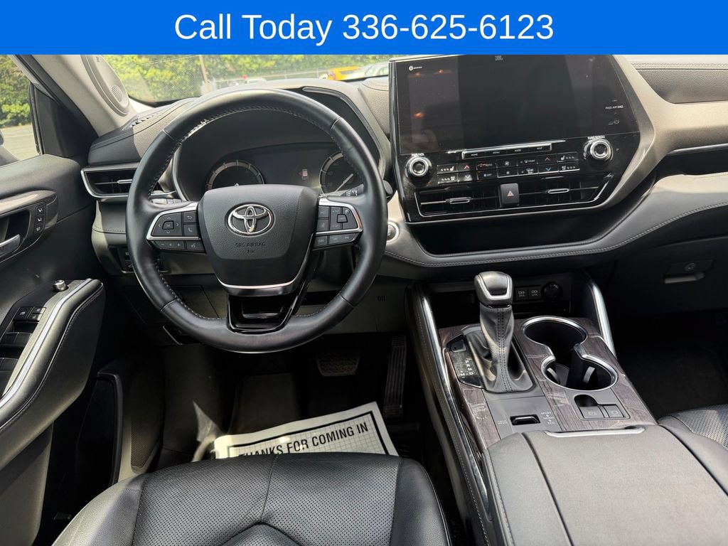 Used 2021 Toyota Highlander Limited FWD image 14