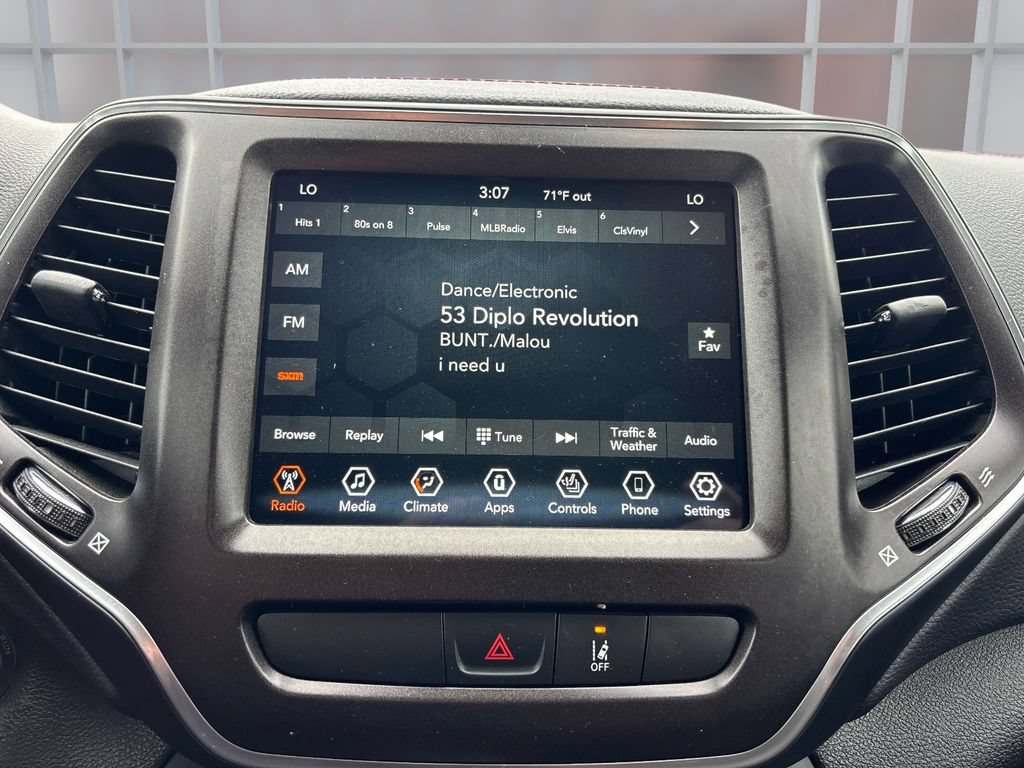 Used 2022 Jeep Cherokee Trailhawk w/ Premium Leather Package AWD/4WD image 25