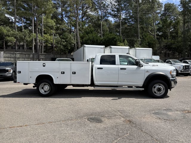 Used 2024 RAM 5500 Tradesman w/ Chrome Appearance Group AWD/4WD image 9