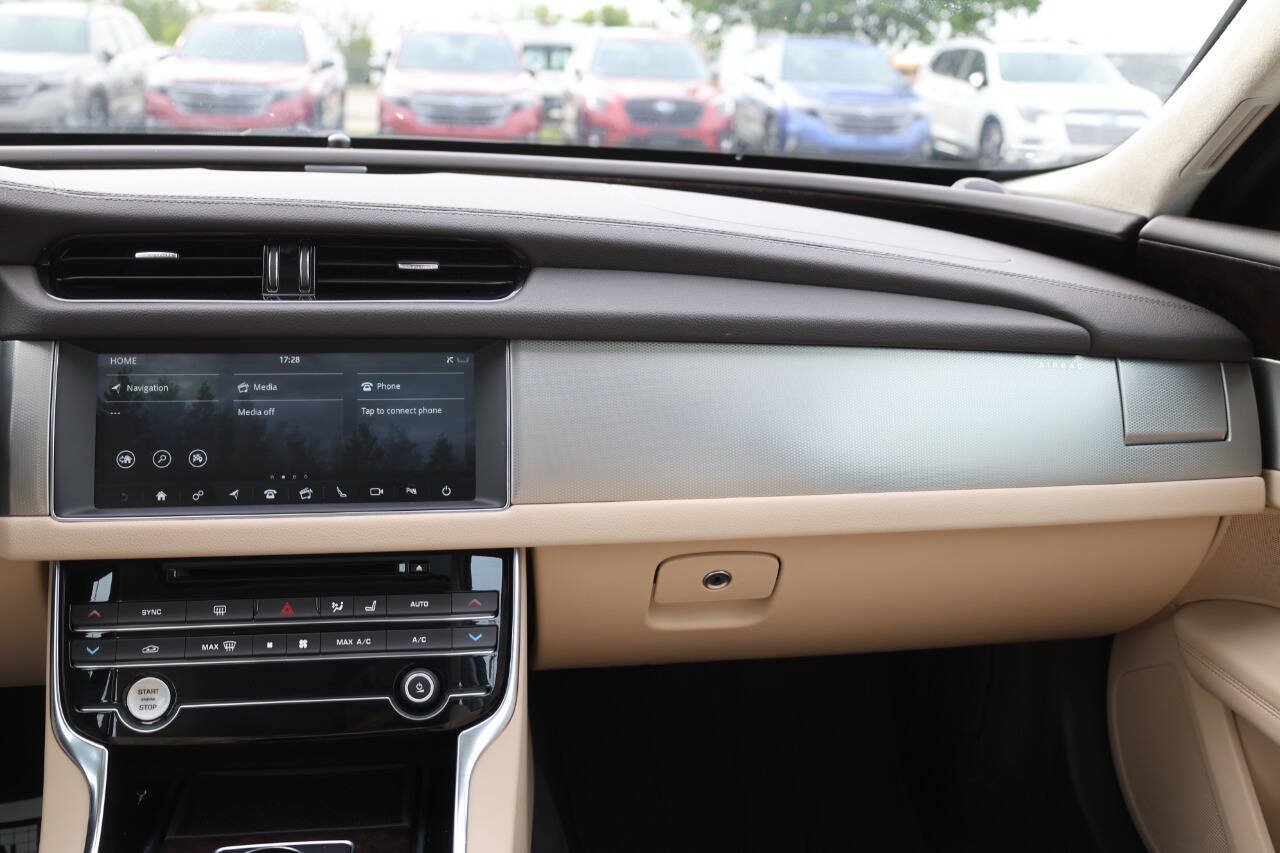 Used 2020 Jaguar XF Prestige AWD/4WD image 25