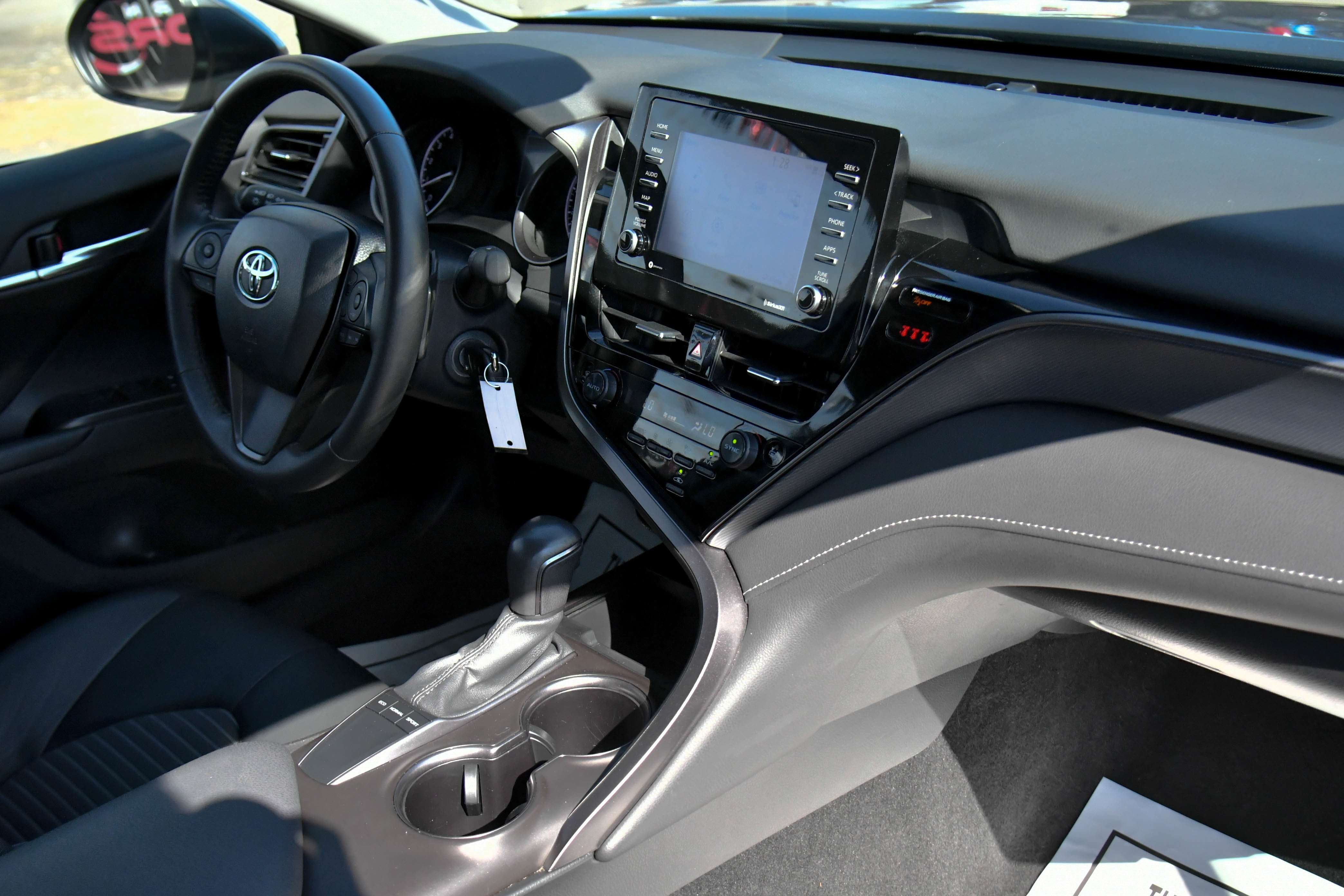Used 2024 Toyota Camry SE image 40