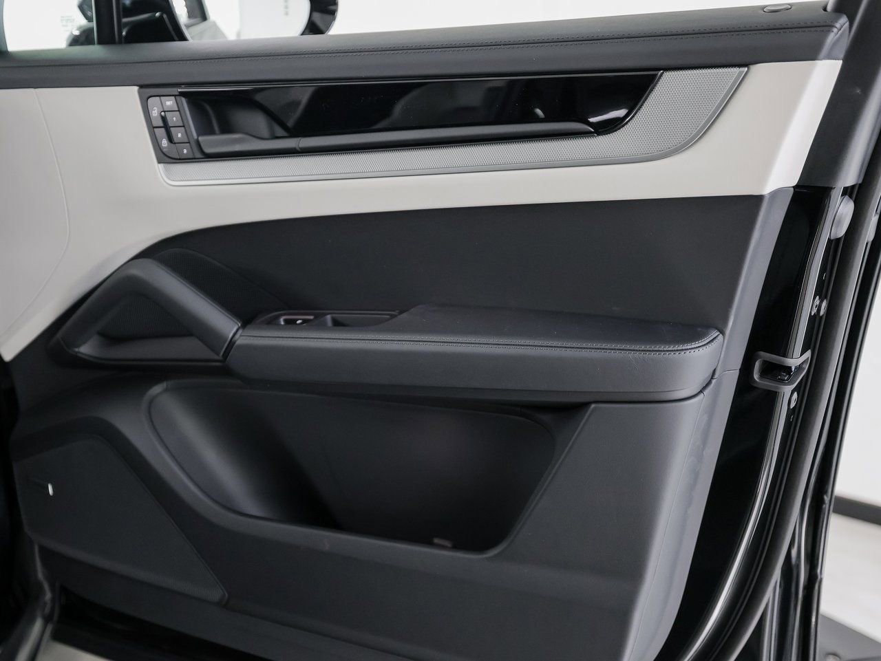New 2026 Porsche Cayenne S image 27