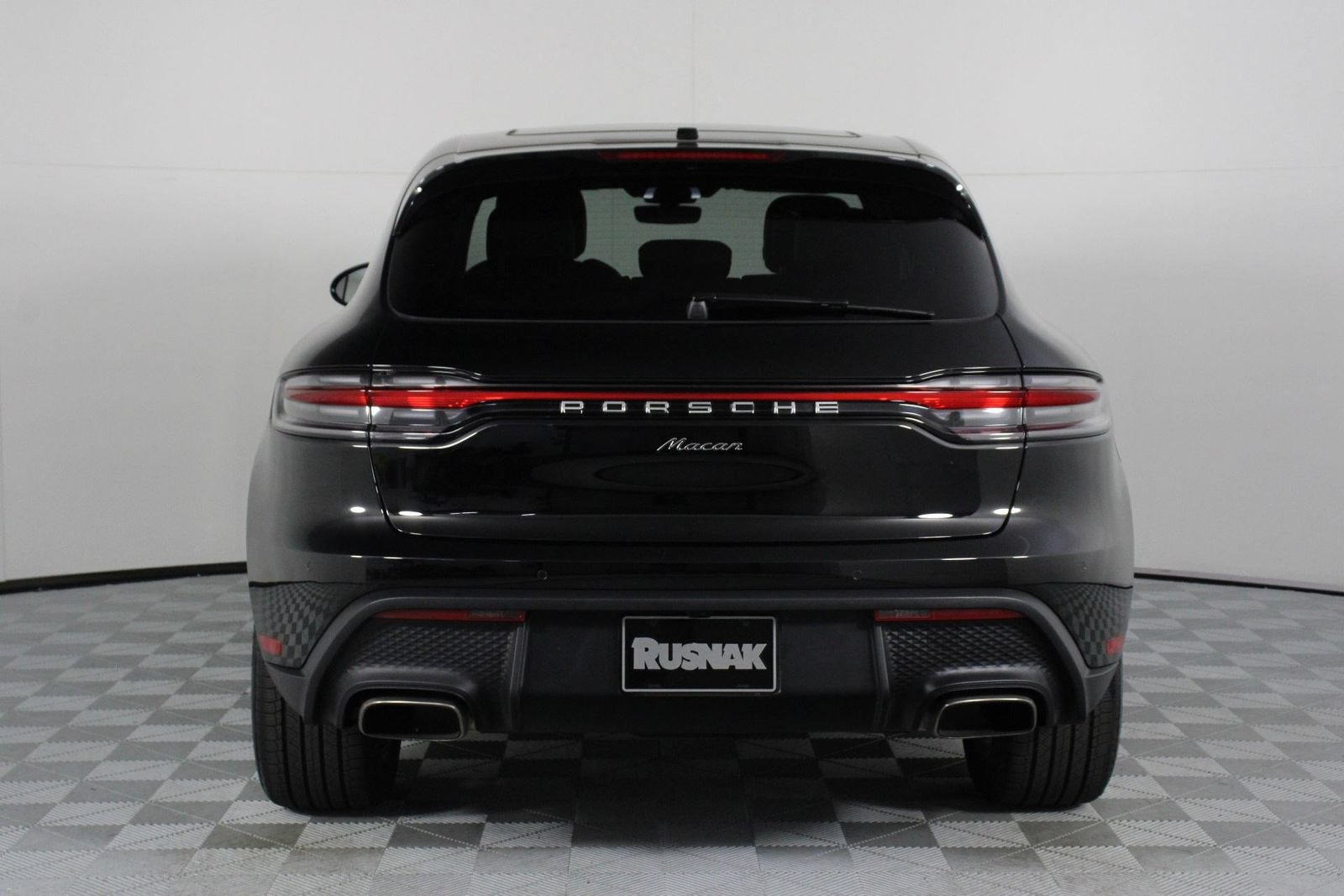 Certified 2026 Porsche Macan AWD/4WD image 6