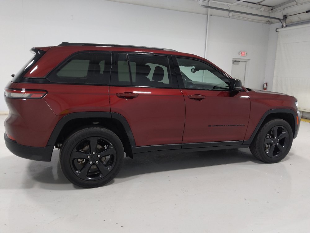 Used 2023 Jeep Grand Cherokee Altitude AWD/4WD image 10