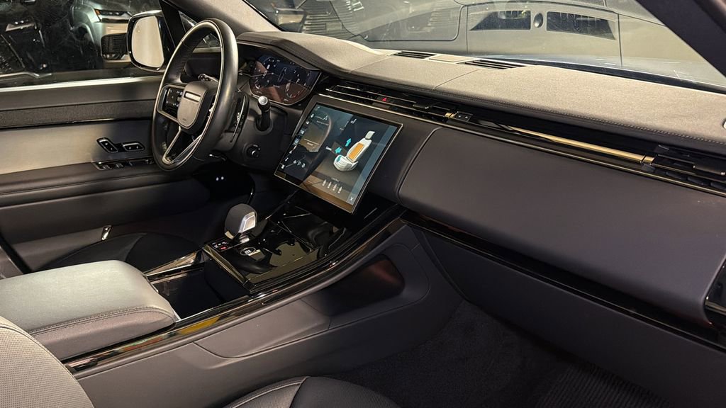 Used 2024 Land Rover Range Rover Sport SE image 10