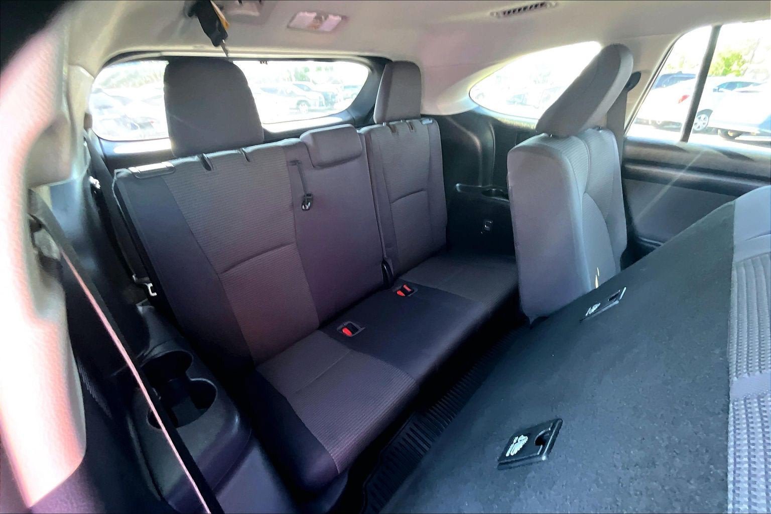 Used 2021 Toyota Highlander L AWD/4WD image 25
