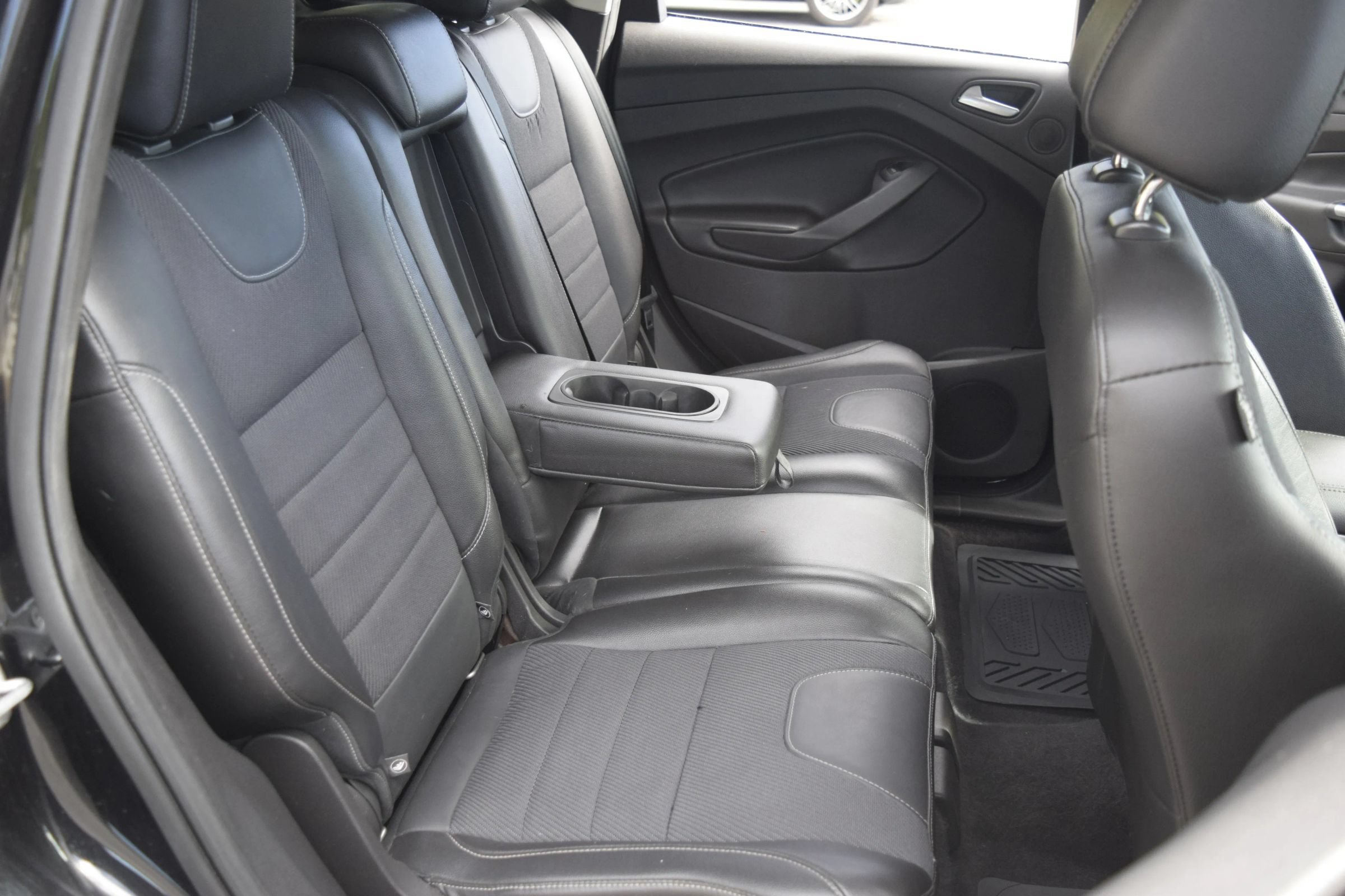 Used 2015 Ford Escape SE w/ SE Chrome Package FWD image 8