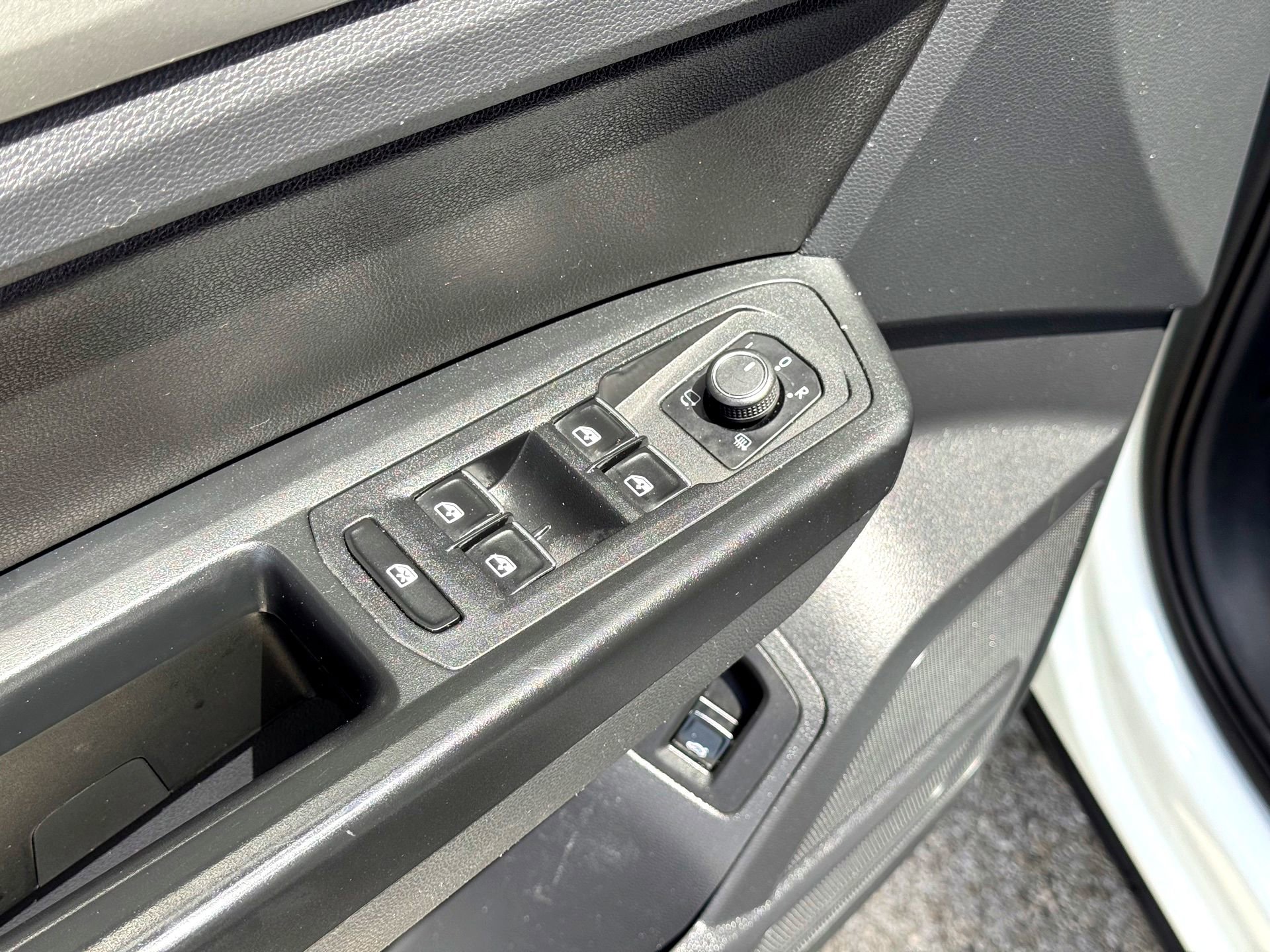 Used 2018 Volkswagen Atlas SEL Premium image 17