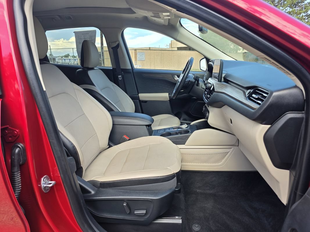 Used 2020 Ford Escape Titanium AWD/4WD image 23
