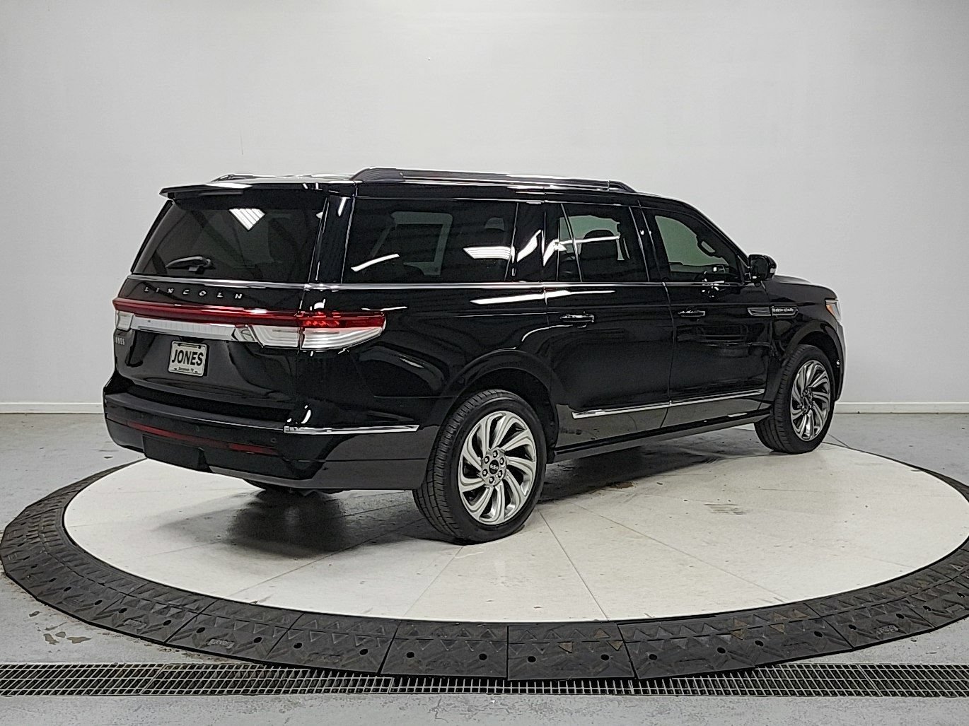 Used 2023 Lincoln Navigator L Reserve AWD/4WD image 8