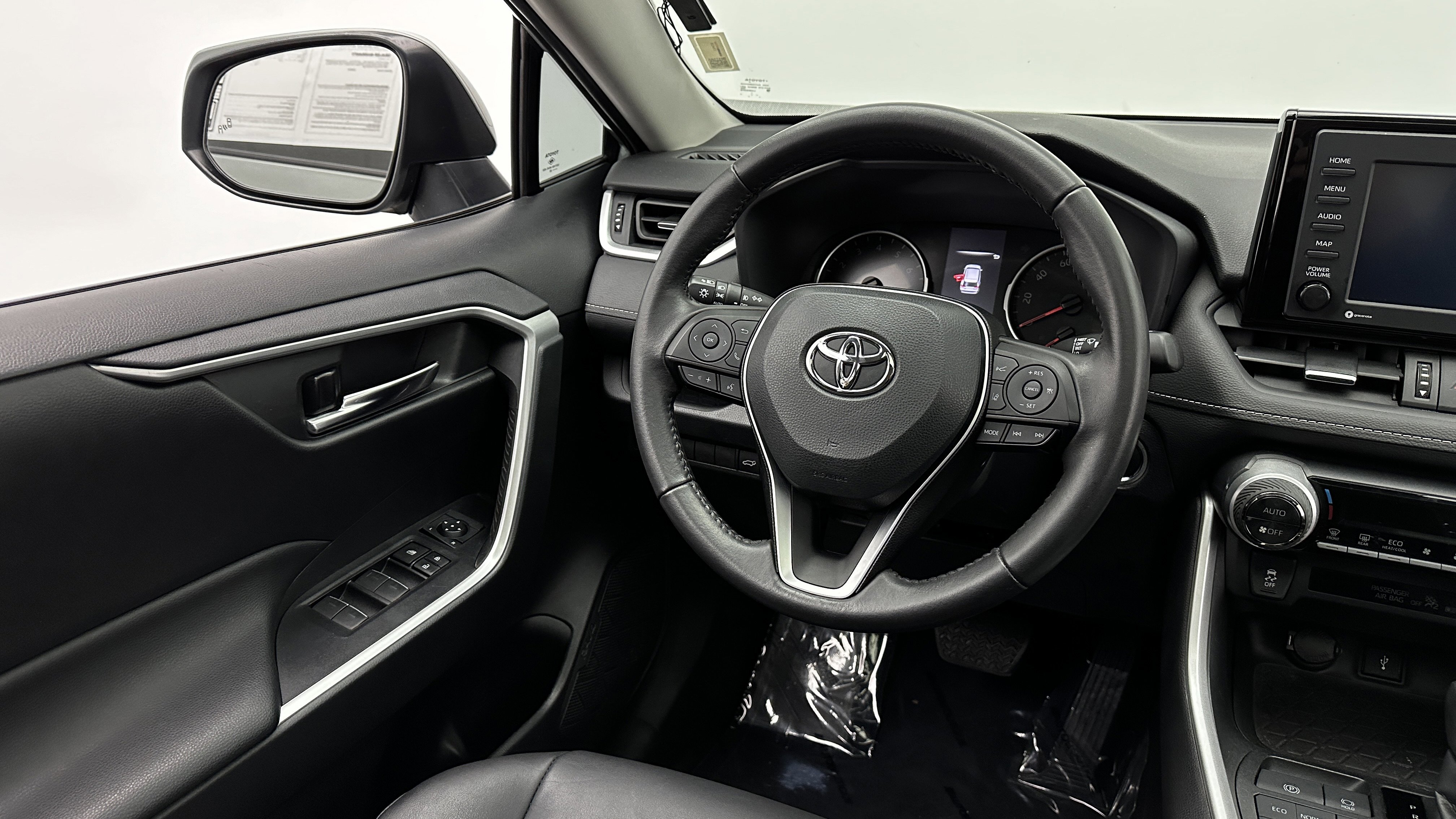 Used 2022 Toyota RAV4 XLE Premium image 28