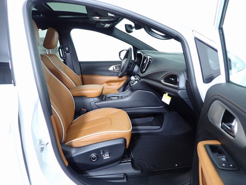 New 2026 Chrysler Pacifica Pinnacle FWD image 40
