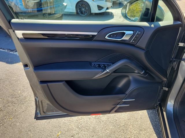 Used 2016 Porsche Cayenne image 9
