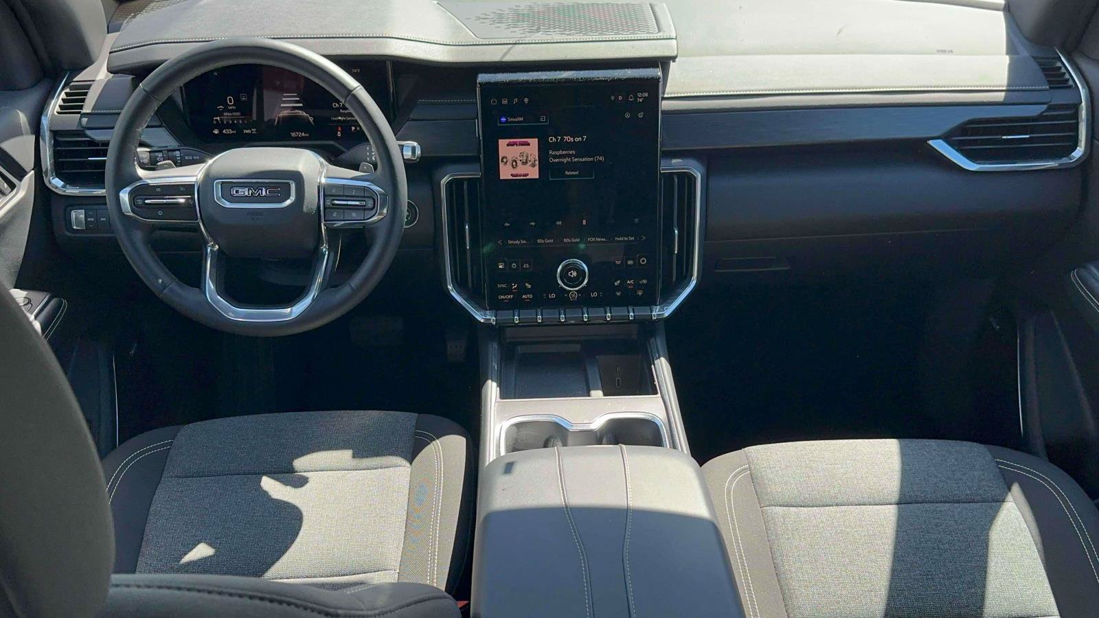 Used 2025 GMC Acadia Elevation AWD/4WD image 11