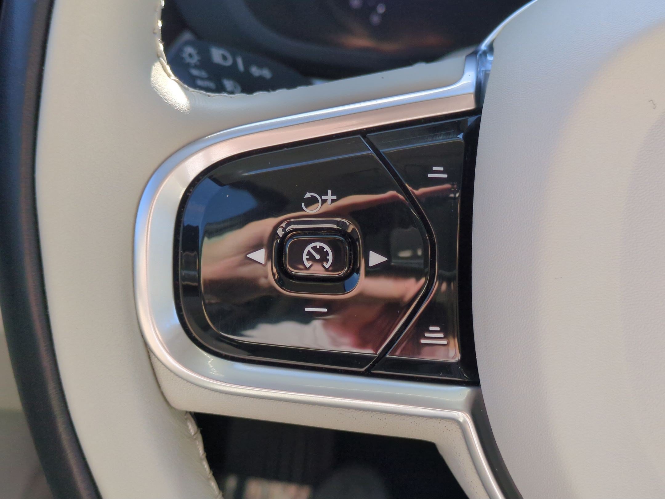 Used 2022 Volvo XC60 B5 Inscription w/ Advanced Package AWD/4WD image 18