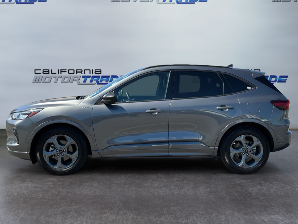 Used 2023 Ford Escape ST-Line w/ Tech Pack #1 FWD image 8