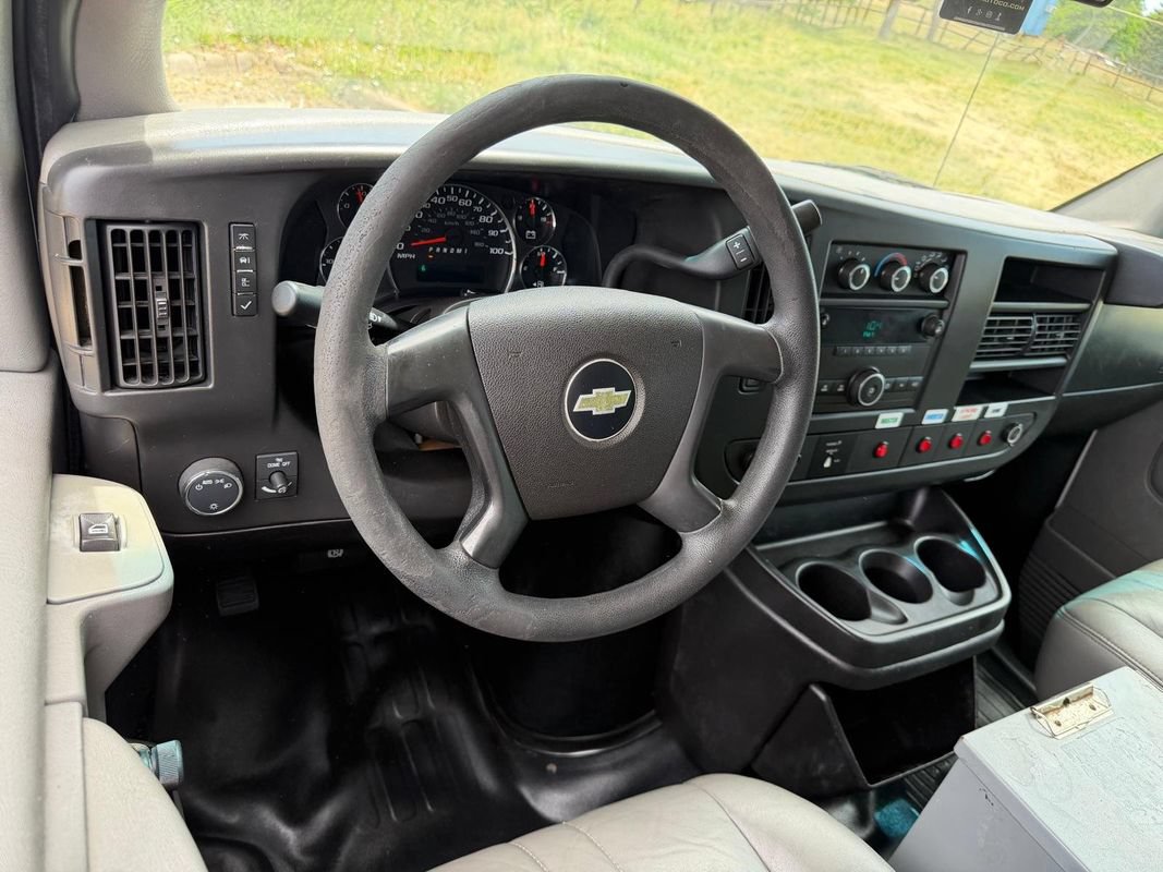 Used 2013 Chevrolet Express 2500 RWD image 10