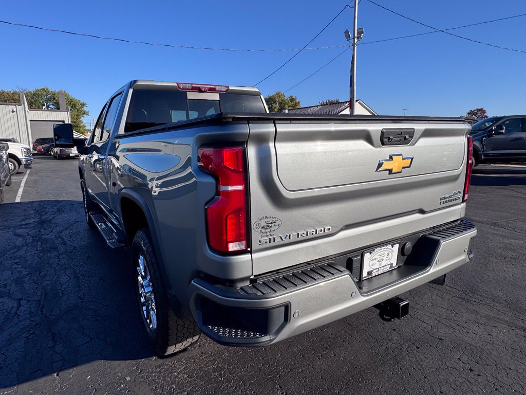 Used 2024 Chevrolet Silverado 2500 High Country w/ Technology Package AWD/4WD image 4